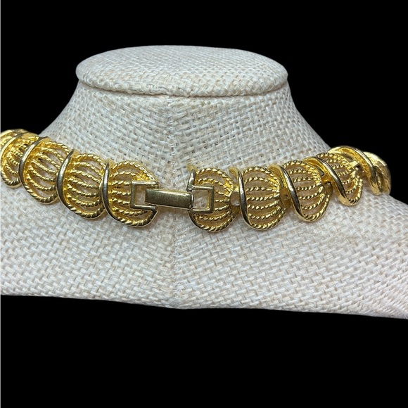 Vintage Gold Statement Necklace - Picture 3 of 3